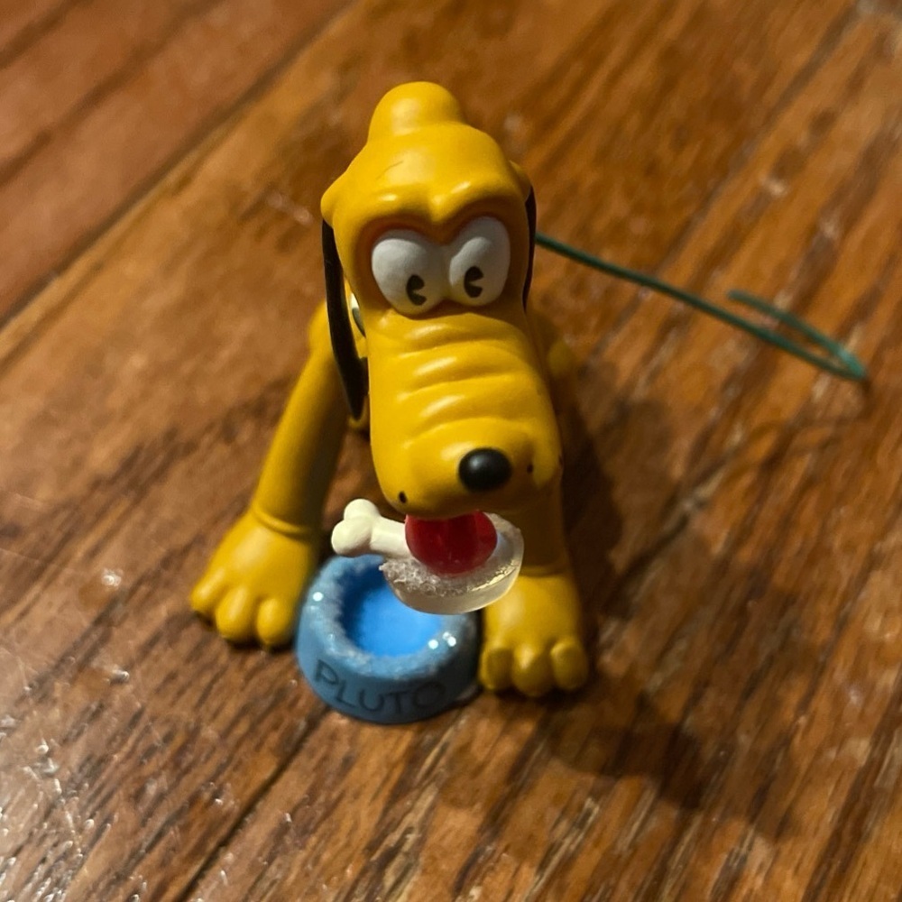 Hallmark Keepsake Ornament Dog Dish Dilemma Pluto MickeyCo Christmas Disney2000